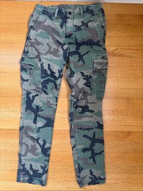 GAP Men's Slim Taper Cargo Pants in Green Camo 29x30